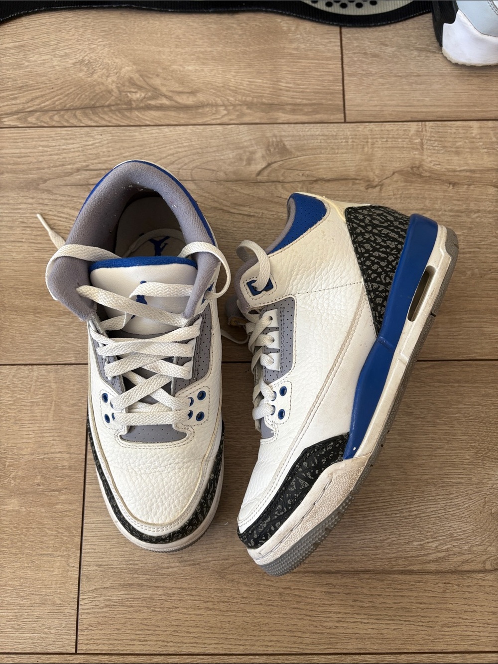 Jordan Men's White Blue Retro Sneakers